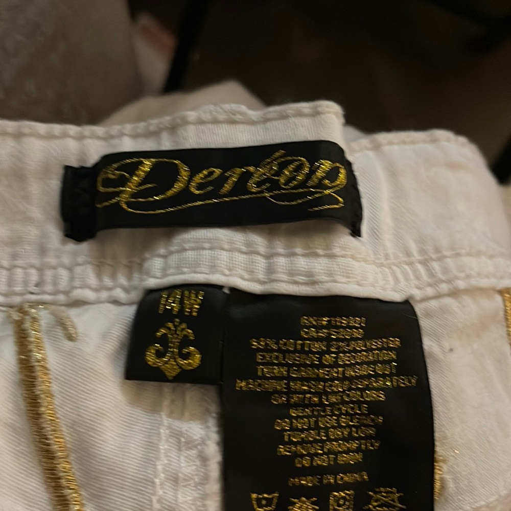 White Dereon capri pants